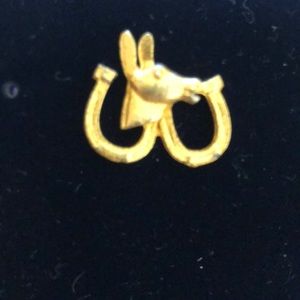 1960's Gulf Gasoline Gold-Plated Donkey Head with Horseshoes Campaign Pin